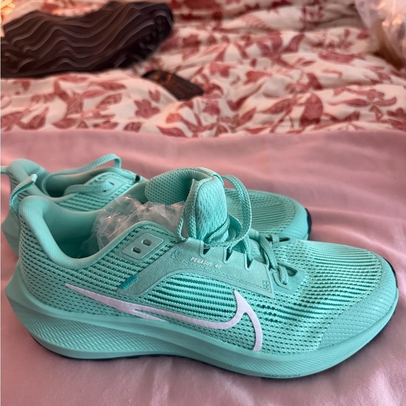 Nike Air Zoom Pegasus 40 Athletic Sneakers - Picture 5 of 5